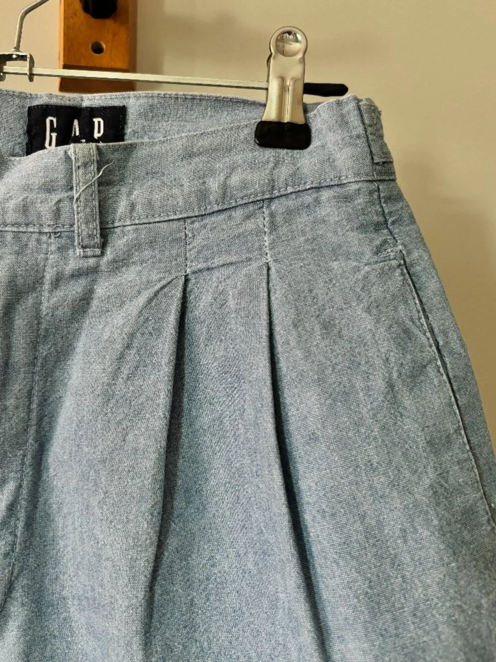 GAP • Vintage • high waisted pleated chambray shorts - Picture 9 of 12